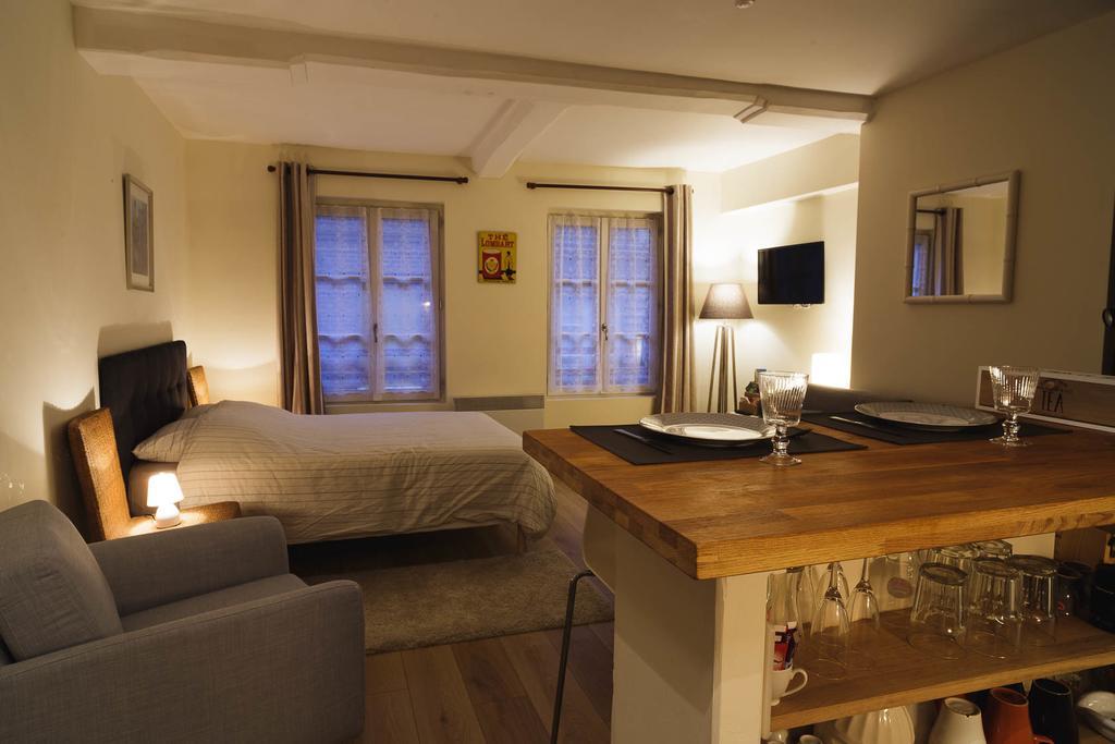 Le Studio Du Gouverneur Honfleur Camera foto
